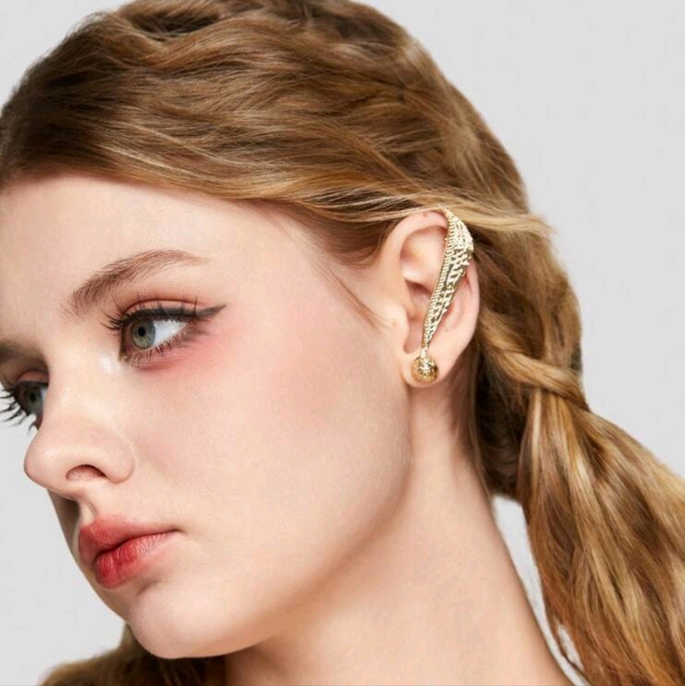 18K Gold Harry Potter Golden Snitch Hogwarts Magic School Quidditch Ear Cuff
